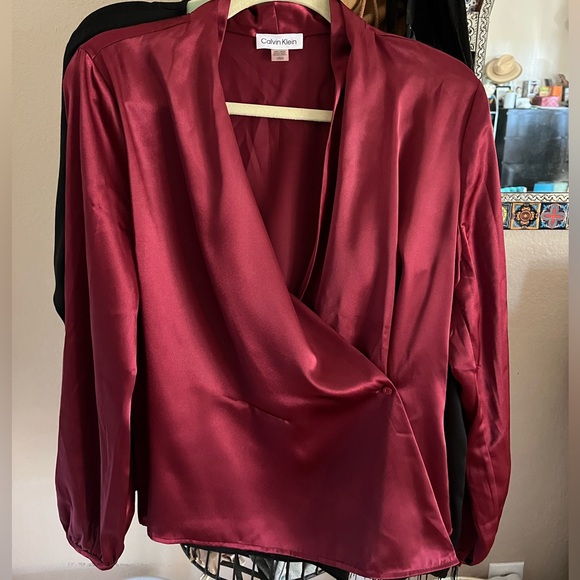 Calvin Klein Burgundy Satin Surplice V-Neck Long Sleeve Cross Blouse in Size L - Picture 4 of 4